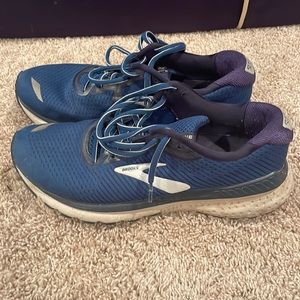 Brooks Adrenaline 20. Mens size 10.5.navy.
